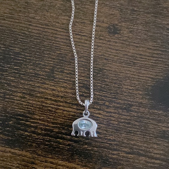 Elephant pendant with sterling silver chain - Picture 4 of 5